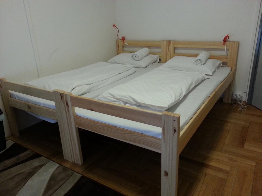 Walking Bed Budapest Hostel Rom bilde
